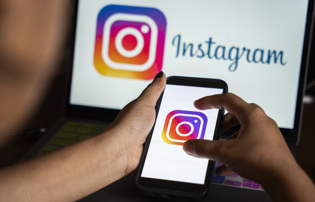 Instagram va lansa funcția „community chat”, asemănătoare cu cea de pe Discord