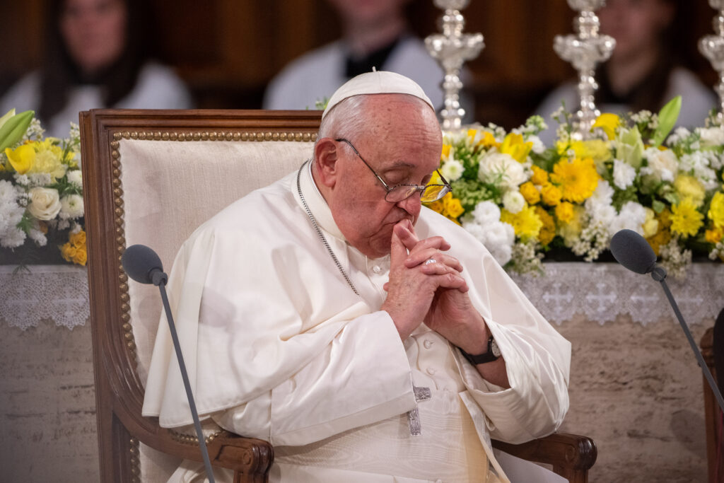 Noutăți de la Vatican: Papa Francisc răspunde bine la tratamentul pentru pneumonie